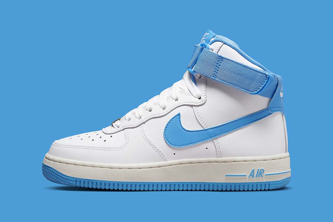 Nike-Air-Force-1-High-OG-QS-University-Blue-W-2.jpg