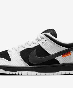 Nike SB Dunk Low TIGHTBOOTH