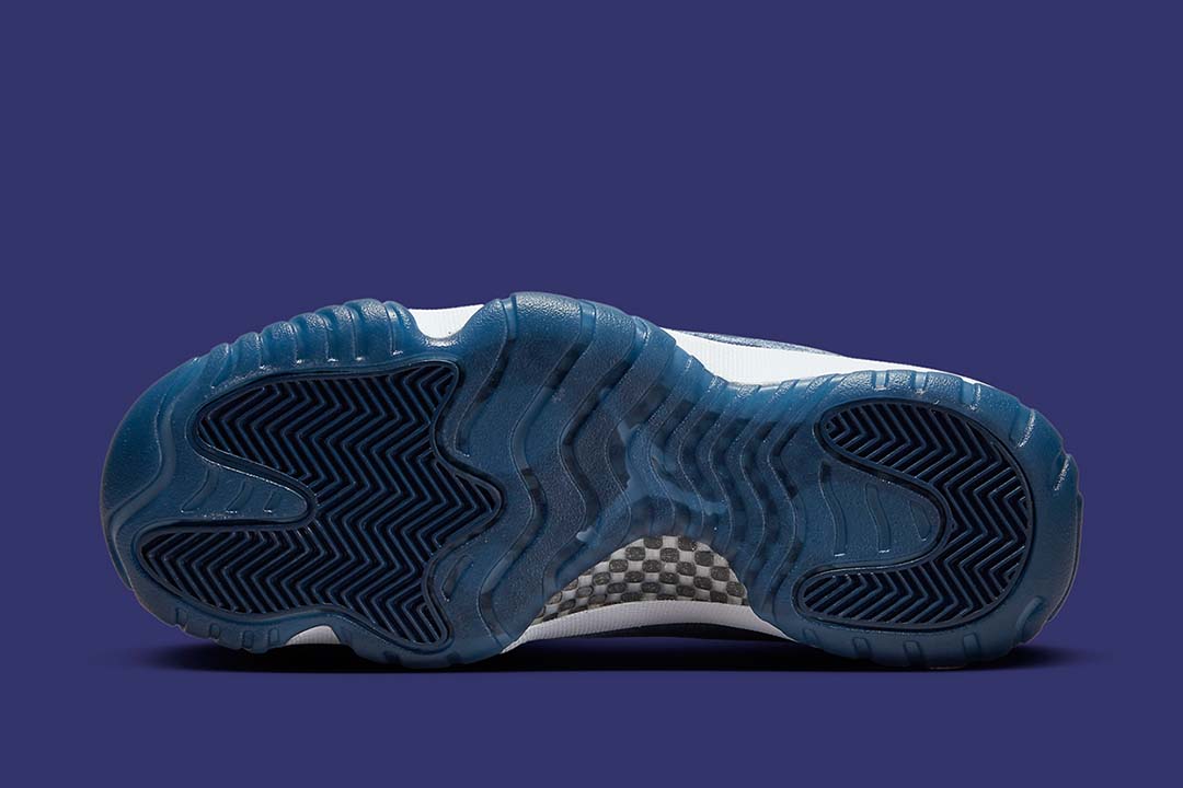 Jordan-11-Retro-Midnight-Navy-AR0715-441-5.jpg